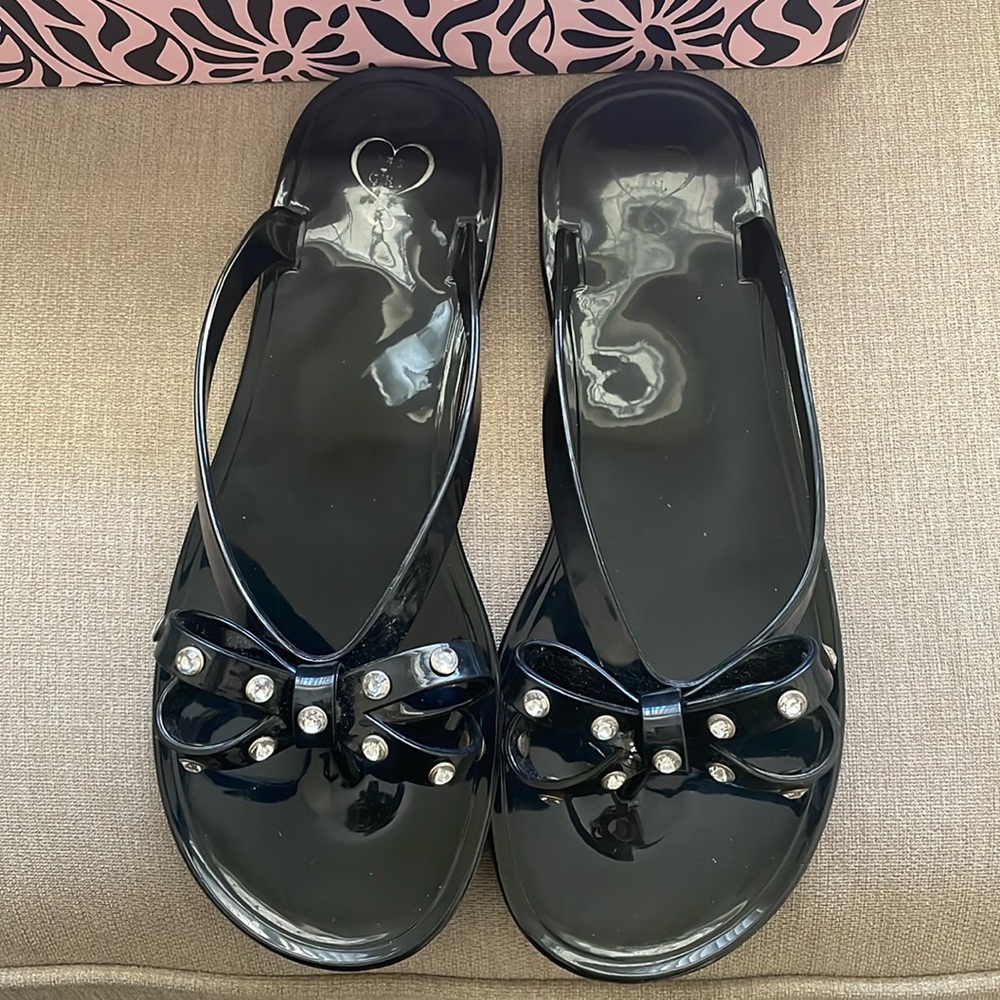 Woman’s Black Jelly Sandels
